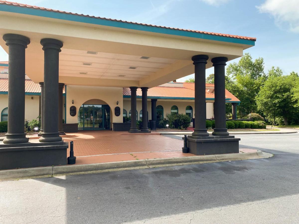 Motel 6 Savannah Ga Gateway & I95 Buitenkant foto